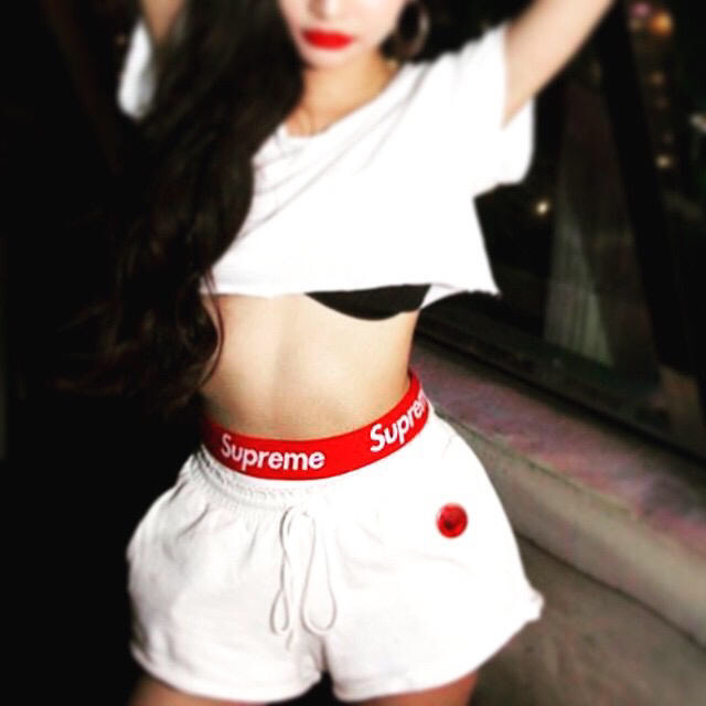 Supreme(シュプリーム)の当日発送可 男女兼用‼️Supreme ボクサー 白 レディースのトップス(Tシャツ(半袖/袖なし))の商品写真