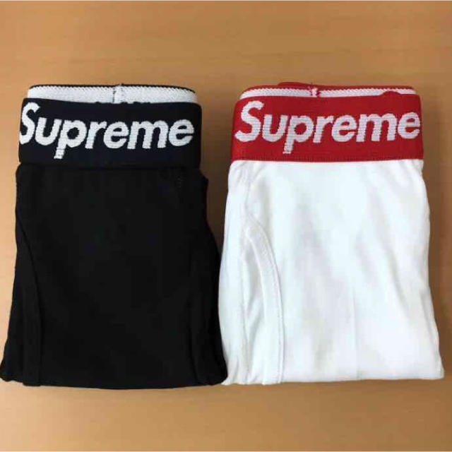 Supreme(シュプリーム)の当日発送可 男女兼用‼️Supreme ボクサー 白黒セット レディースのトップス(Tシャツ(半袖/袖なし))の商品写真