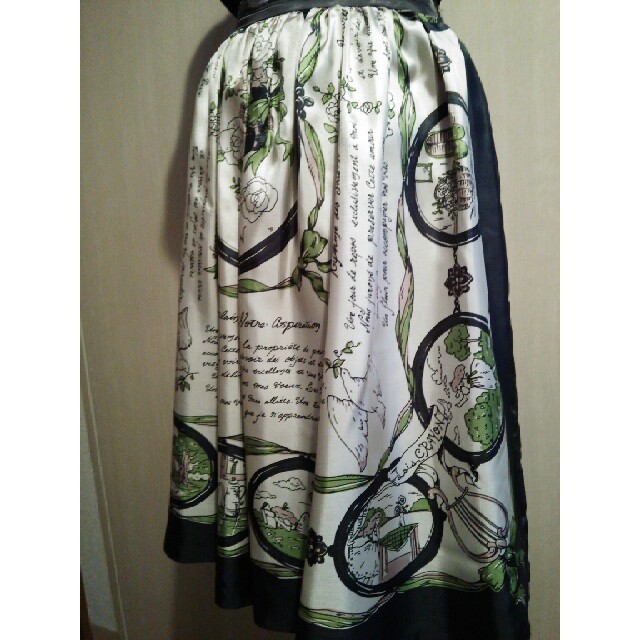 Lois CRAYON(ロイスクレヨン)の【ワケあり】ロイスクレヨン スカーフ柄スカート レディースのスカート(ひざ丈スカート)の商品写真