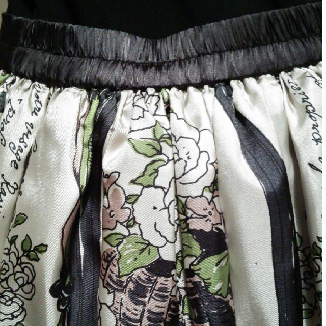 Lois CRAYON(ロイスクレヨン)の【ワケあり】ロイスクレヨン スカーフ柄スカート レディースのスカート(ひざ丈スカート)の商品写真