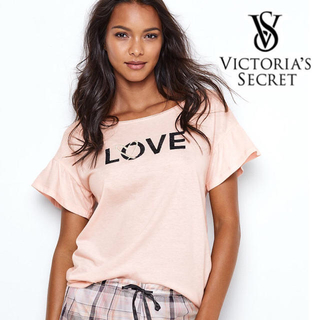 ヴィクトリアズシークレット(Victoria's Secret)のVSラッフルTシャツ(LOVE)(Tシャツ(半袖/袖なし))