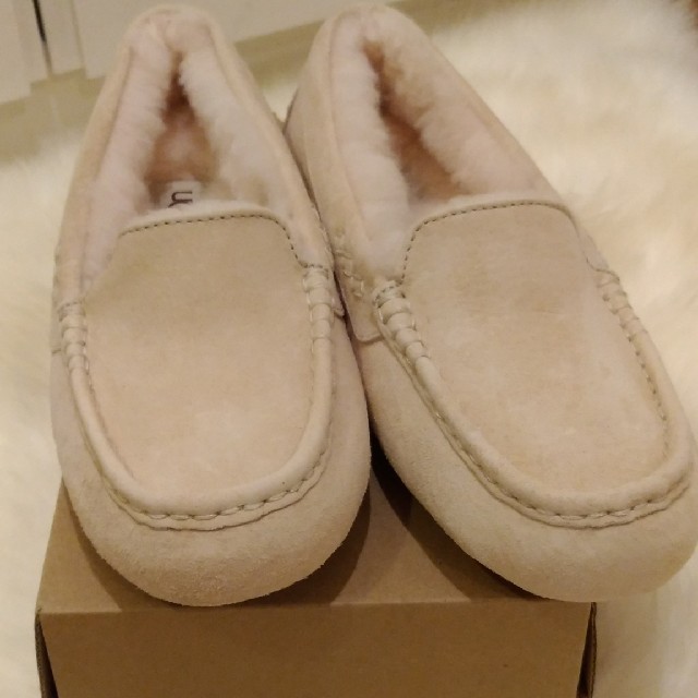 UGG(アグ)の専用です。31日までお取り置き。 レディースの靴/シューズ(スリッポン/モカシン)の商品写真