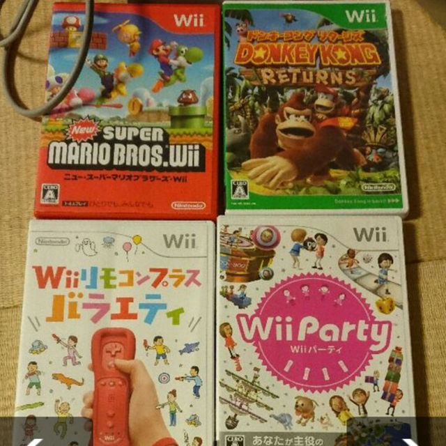 Wii(ウィー)のWii本体＆ソフト４枚 エンタメ/ホビーのゲームソフト/ゲーム機本体(家庭用ゲーム機本体)の商品写真