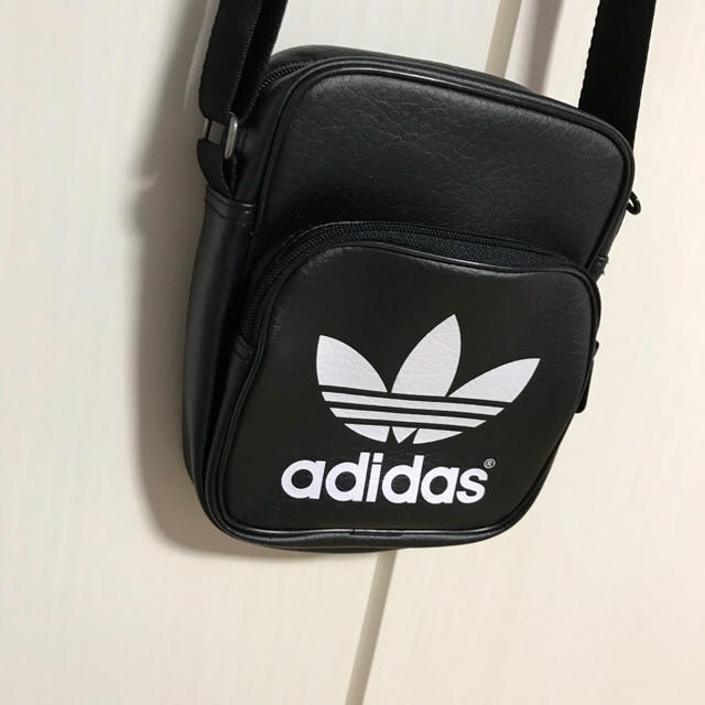 adidas(アディダス)のadidas サコッシュ・ショルダーバック レディースのバッグ(ボディバッグ/ウエストポーチ)の商品写真