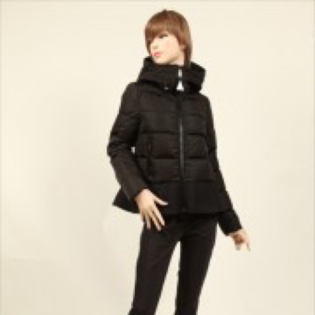 MONCLER(モンクレール)のモンクレール MONCLER ネセア NESEA ブラック 極美品 レディースのジャケット/アウター(ダウンジャケット)の商品写真