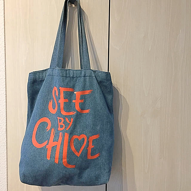 SEE BY CHLOE(シーバイクロエ)のシーバイクロエ 巾着つき大きめトートバッグ レディースのバッグ(トートバッグ)の商品写真