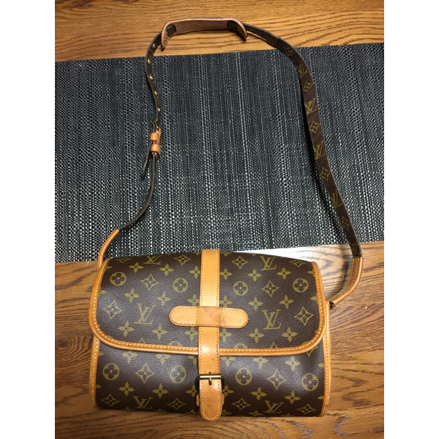 LOUIS VUITTON(ルイヴィトン)のLOUIS  VUITTON バック レディースのバッグ(ショルダーバッグ)の商品写真