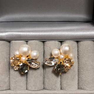 スワロフスキー(SWAROVSKI)の大人可愛いピアス(ピアス)