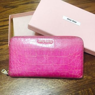 ミュウミュウ(miumiu)の保証書付き♡miumiuクロコ型長財布♡(財布)