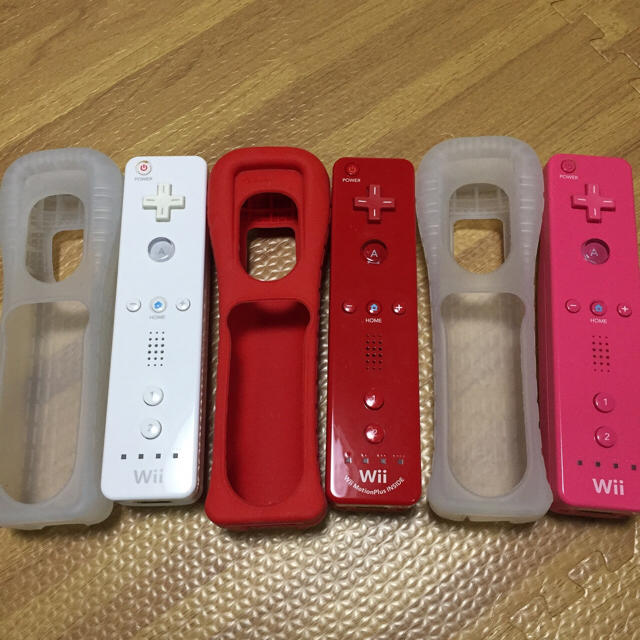 Wii(ウィー)のwiiリモコン 3本セット カバー付 エンタメ/ホビーのエンタメ その他(その他)の商品写真