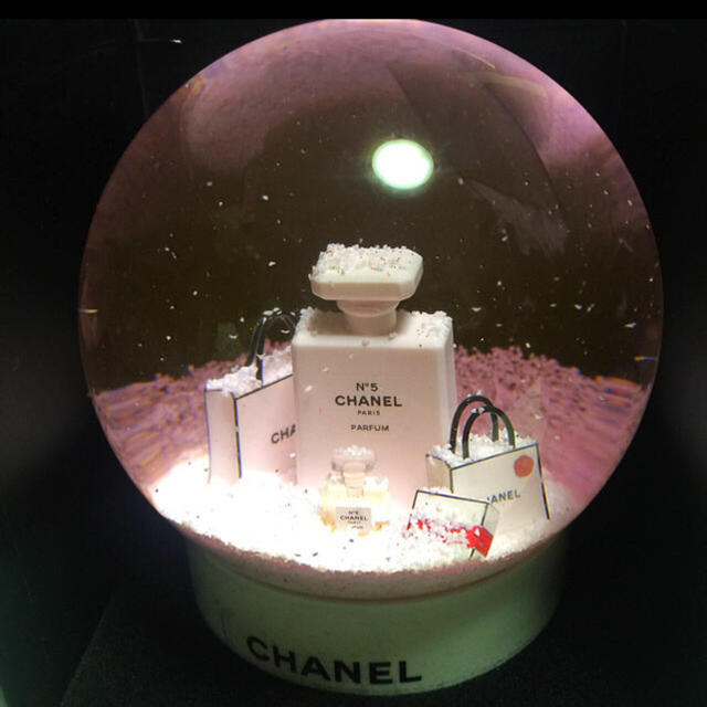 CHANEL(シャネル)のCHANEL パフュームスノードーム新品未開封 インテリア/住まい/日用品のインテリア小物(置物)の商品写真