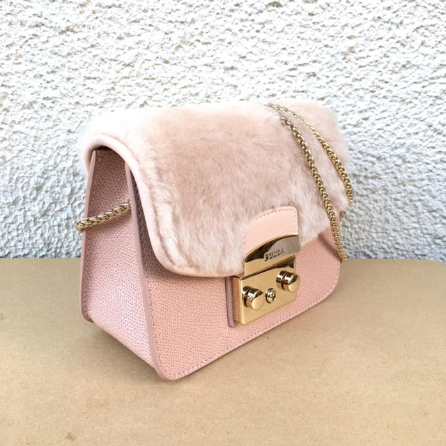 Furla(フルラ)の完売超人気色フルラ新品メトロポリス正規品バッグ 入手困難ローラさんご愛用アイテム レディースのバッグ(ショルダーバッグ)の商品写真