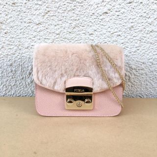 フルラ(Furla)の完売超人気色フルラ新品メトロポリス正規品バッグ 入手困難ローラさんご愛用アイテム(ショルダーバッグ)