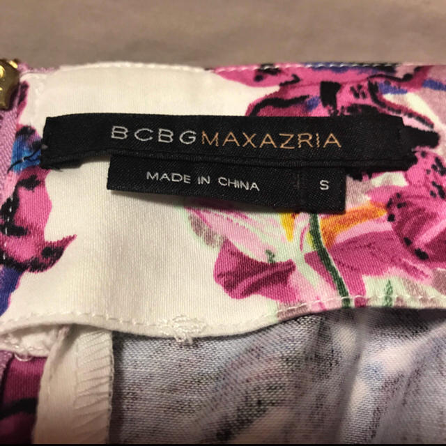 BCBGMAXAZRIA(ビーシービージーマックスアズリア)のBCBG MAXAZARIA　華やかパープル花柄ワンピース S レディースのワンピース(ひざ丈ワンピース)の商品写真