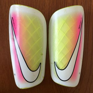 ナイキ(NIKE)のマーキュリアル LITE シンガード すね当て (サッカー)