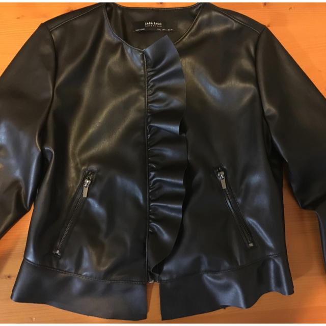 ZARA(ザラ)のZARA フリルトリム レザーテイスト ジャケット XL レディースのジャケット/アウター(ライダースジャケット)の商品写真