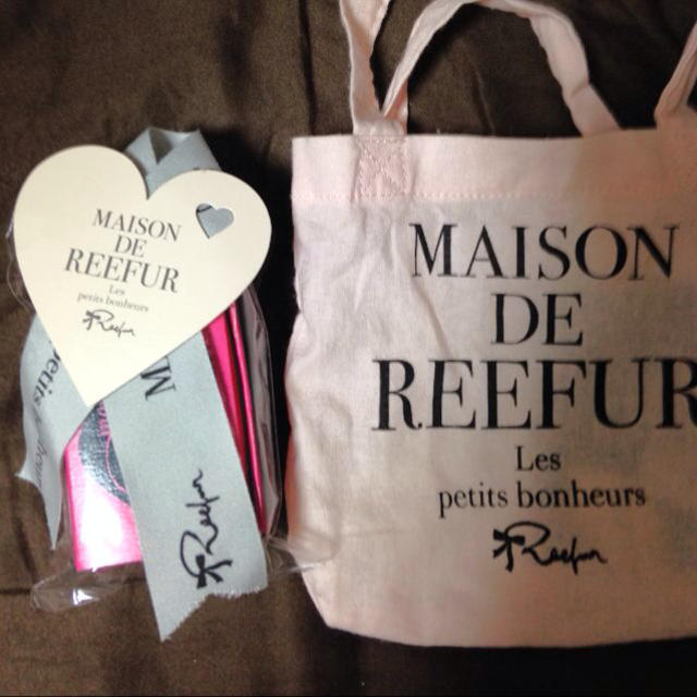 Maison de Reefur(メゾンドリーファー)の梨花ショップ リップグロス＆リップケース コスメ/美容のベースメイク/化粧品(その他)の商品写真