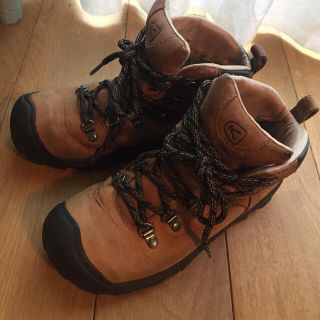 キーン(KEEN)のKEEN/キーン@ピレニーズ レディース トレッキングシューズ 23.5㎝(スニーカー)