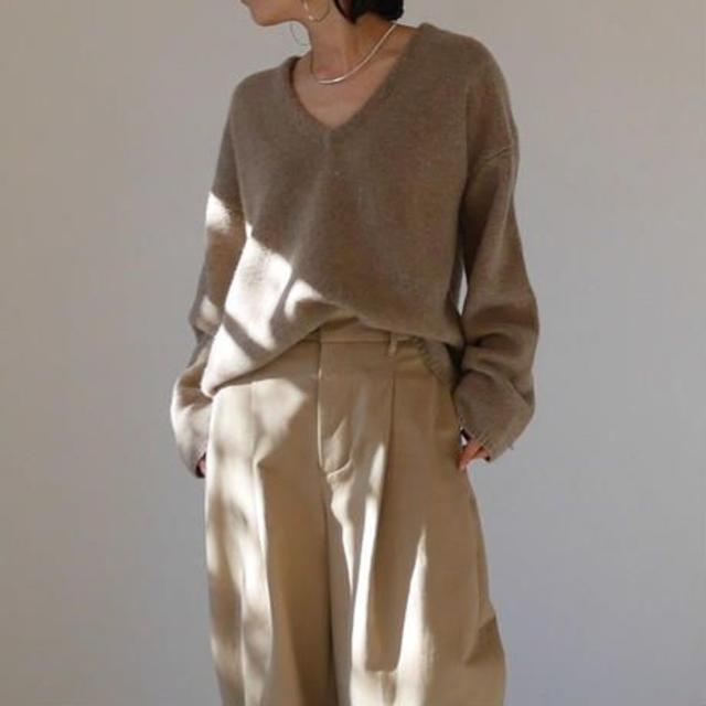 TOMORROWLAND(トゥモローランド)のargue LAMB'S WOOL V. KNIT(MOCA BEIGE） レディースのトップス(ニット/セーター)の商品写真