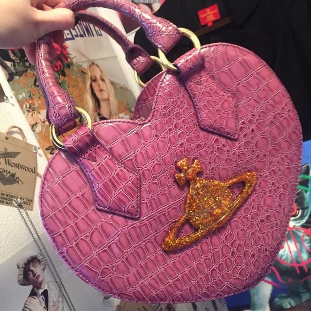 Vivienne Westwood(ヴィヴィアンウエストウッド)のチャンスリーハートバッグ  ピンク レディースのバッグ(ハンドバッグ)の商品写真