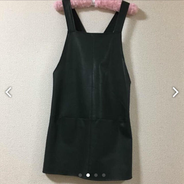 ZARA(ザラ)の❤️美品❤️ZARA モスグリーン合皮サロペットスカート レディースのパンツ(サロペット/オーバーオール)の商品写真