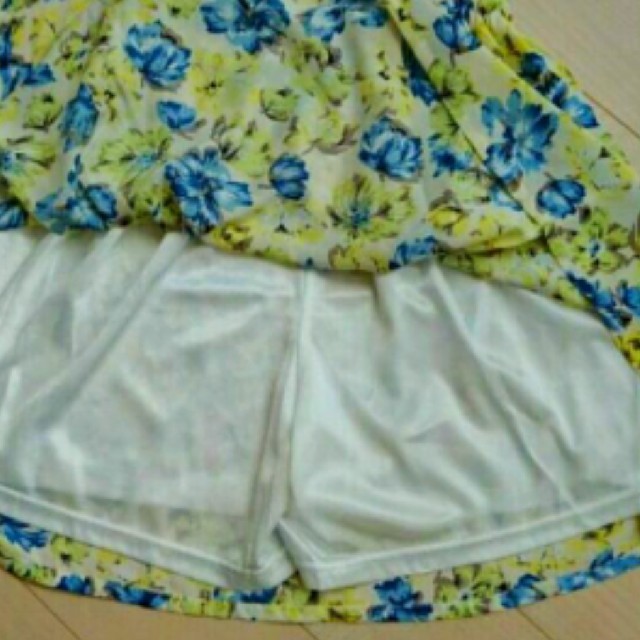 AS KNOW AS(アズノウアズ)の新品未使用　アズノウアズ　スカート　花柄 レディースのスカート(ミニスカート)の商品写真
