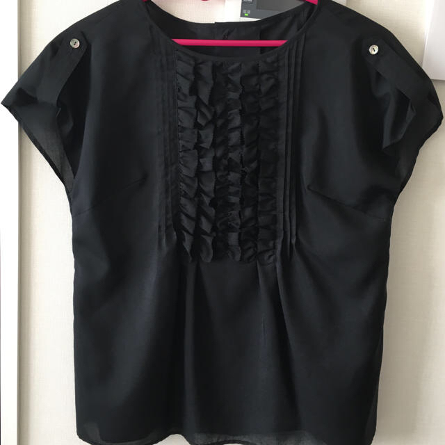 ANAYI(アナイ)のアナイ ブラウス ブラック フリル  レディースのトップス(シャツ/ブラウス(半袖/袖なし))の商品写真