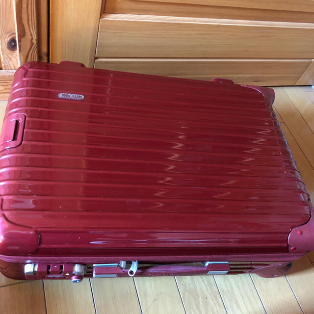 RIMOWA(リモワ)のリモワ サルサ  32L  オリエンタルレッド レディースのバッグ(スーツケース/キャリーバッグ)の商品写真