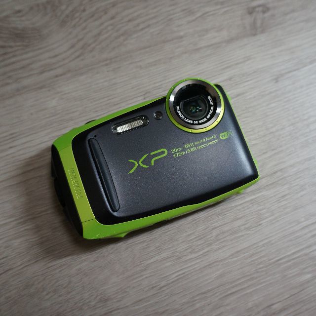 富士フイルム(フジフイルム)のFUJIFILM FINEPIX XP120　水中20m防水カメラ スマホ/家電/カメラのカメラ(コンパクトデジタルカメラ)の商品写真