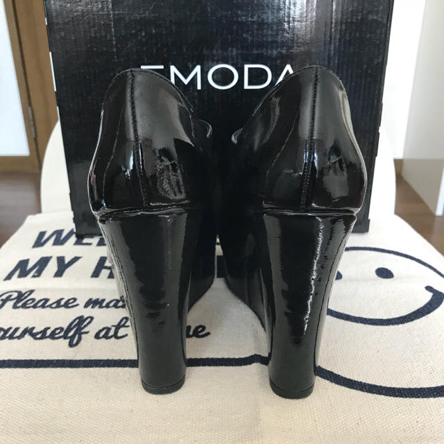 EMODA(エモダ)のEMODA エナメルウエッジソールパンプス 送料込 レディースの靴/シューズ(ハイヒール/パンプス)の商品写真