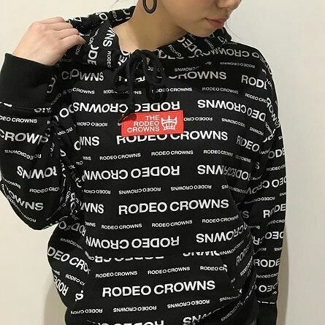 RODEO CROWNS WIDE BOWL(ロデオクラウンズワイドボウル)の今期新作✩RODEO CROWNS✩RCWB✩ロゴズパーカー レディースのトップス(パーカー)の商品写真