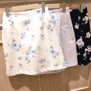 マジェスティックレゴン(MAJESTIC LEGON)の【美品】♡マジェスティックレゴン 起毛フラワー台形スカート♡(ひざ丈スカート)