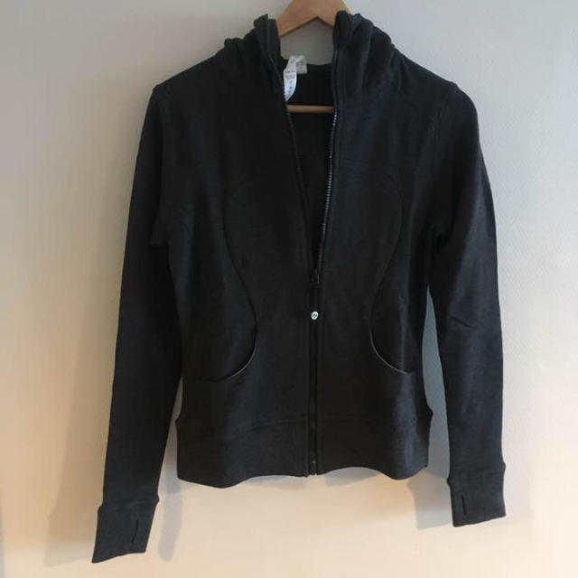 lululemon(ルルレモン)の値下げ！lululemon Jacket size6 *outlet* スポーツ/アウトドアのトレーニング/エクササイズ(ヨガ)の商品写真