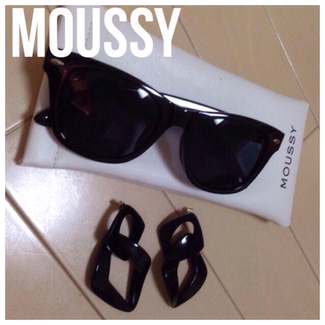 moussy(マウジー)のピアスのみの販売です。 レディースのファッション小物(サングラス/メガネ)の商品写真