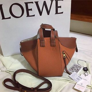 ロエベ(LOEWE)の美品♥️新作ハンモック(ハンドバッグ)