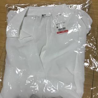 ユニクロ(UNIQLO)のUNIQLO レーヨンエアリーフレンチスリーブブラウス  白 Mサイズ(シャツ/ブラウス(半袖/袖なし))