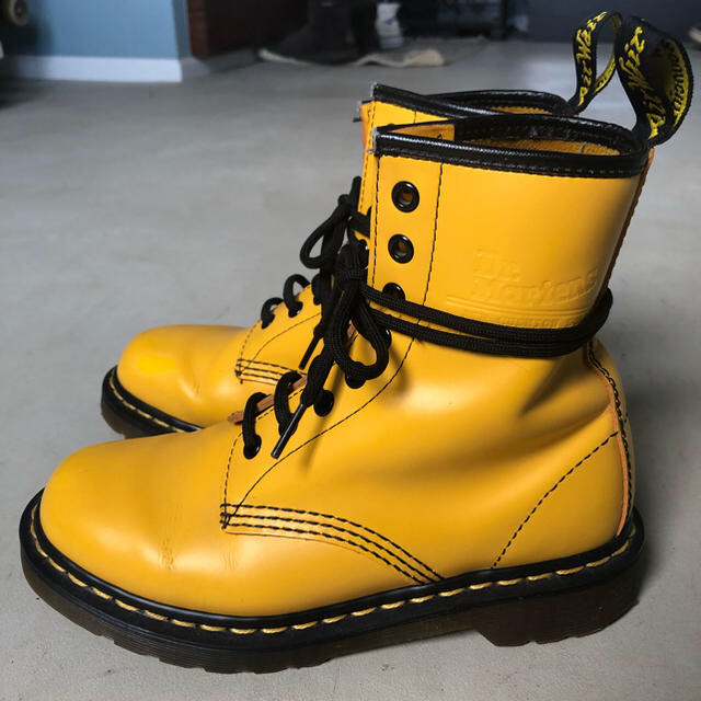 Dr.Martens(ドクターマーチン)のドクターマーチン 8ホール・イエロー レディースの靴/シューズ(ブーツ)の商品写真