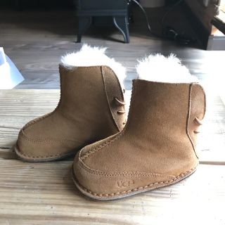 アグ(UGG)のugg ベビー ブーツ 一回使用のみ(ブーツ)