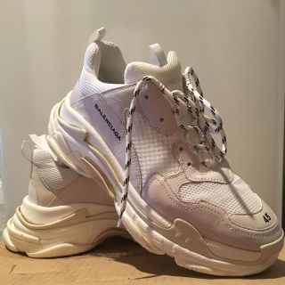 バレンシアガ(Balenciaga)の<交渉可>BALENCIAGA triple s トレーナー クリーム 45(スニーカー)