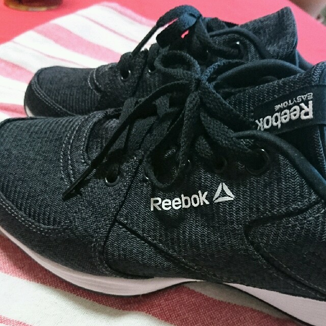 Reebok(リーボック)のＲeebok ＥASYTONE レディースの靴/シューズ(スニーカー)の商品写真