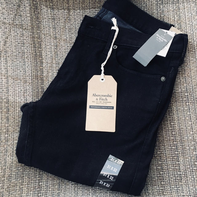 Abercrombie&Fitch(アバクロンビーアンドフィッチ)のかずこちゃん様専用♪ アバクロ新作品のスーパースリムジーンズ ブラック色 メンズのパンツ(デニム/ジーンズ)の商品写真