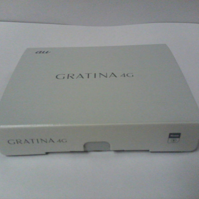 京セラ(キョウセラ)のau GRATINA 4G KYF31 ホワイト SIMフリー化済み スマホ/家電/カメラのスマートフォン/携帯電話(スマートフォン本体)の商品写真