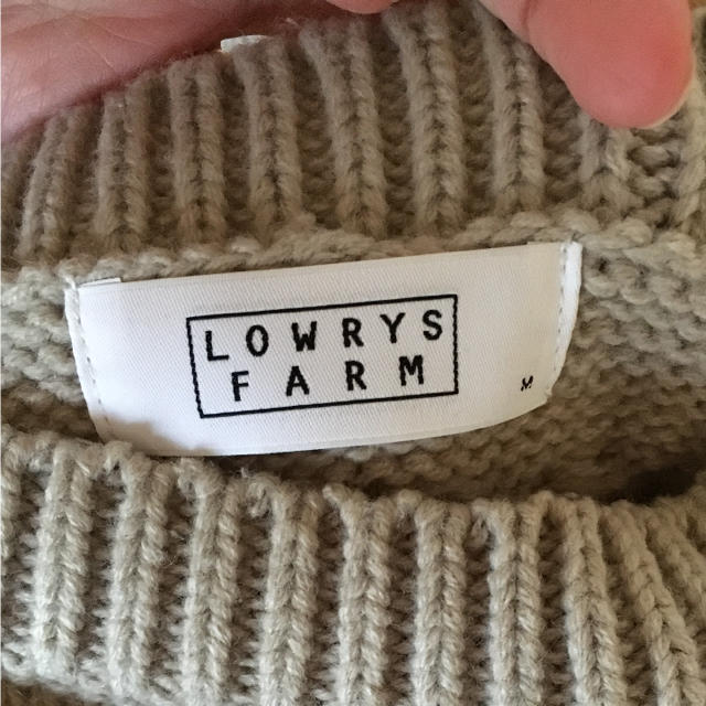LOWRYS FARM(ローリーズファーム)のLOWRYS FARM ケーブルポンポンＬＳ レディースのトップス(ニット/セーター)の商品写真