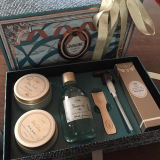 サボン(SABON)の送料込★新品未使用SABONクリスマス限定ギフト.ジャスミン.スクラブ.サボン(ボディスクラブ)