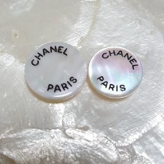 シャネル(CHANEL)のシャネル♡CHANELロゴ シェルボタン/白×黒(各種パーツ)