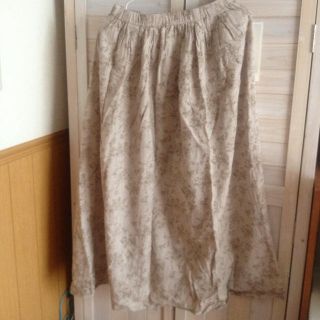 送料込☆ICHIのマキシ丈花柄スカート(ロングスカート)