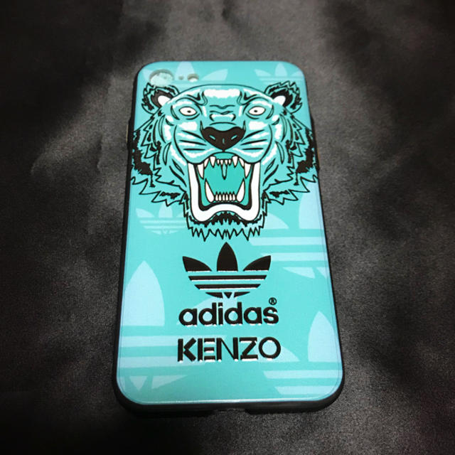 adidas(アディダス)のiPhone7.8スマホカバーadidas ストラップ付き🌟 スマホ/家電/カメラのスマホアクセサリー(iPhoneケース)の商品写真