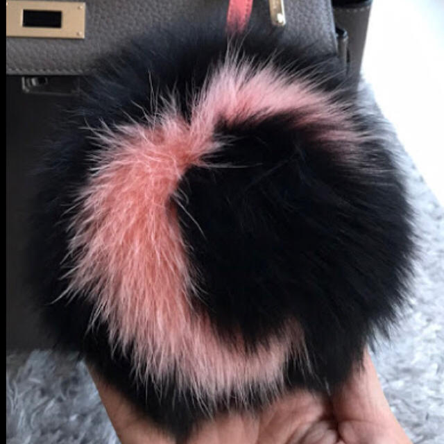 FENDI(フェンディ)のFENDI イニシャルファーチャーム ハンドメイドのファッション小物(バッグチャーム)の商品写真