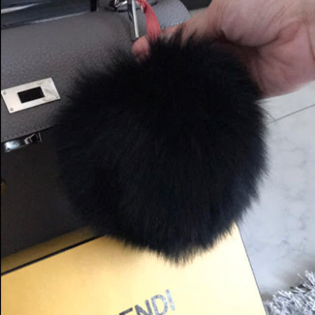 FENDI(フェンディ)のFENDI イニシャルファーチャーム ハンドメイドのファッション小物(バッグチャーム)の商品写真