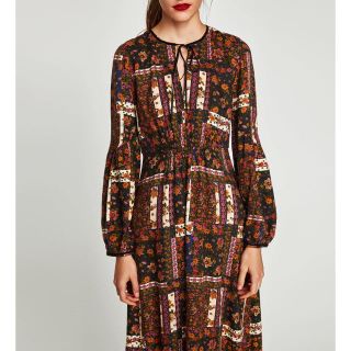 ザラ(ZARA)の【今季完売・新品タグ付き】ZARAフラワープリントロングワンピース(ロングワンピース/マキシワンピース)